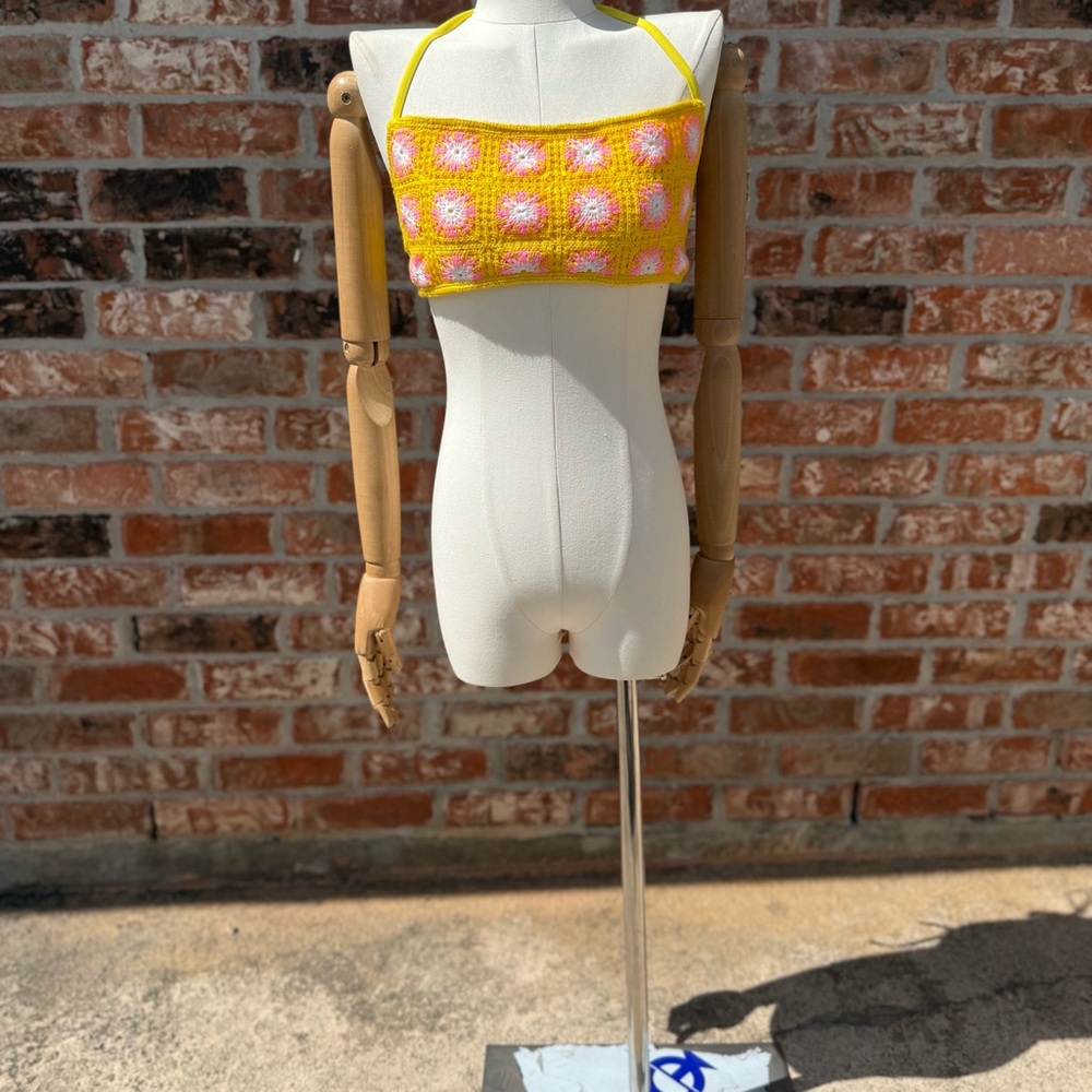 Yellow Crocheted 🧶 Floral Crop Top / XS / Excellent condition - Picture 3 of 9